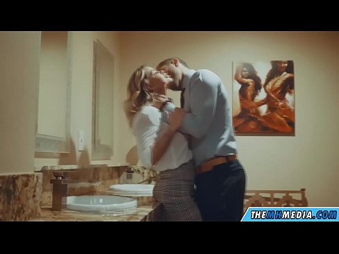 ❤️ Gava ku blondeyek busty we di nav hewşek gelemperî de dixapîne ️❌ Vîdyoyê qijkî li me ku.mailkassa.ru ❌❤